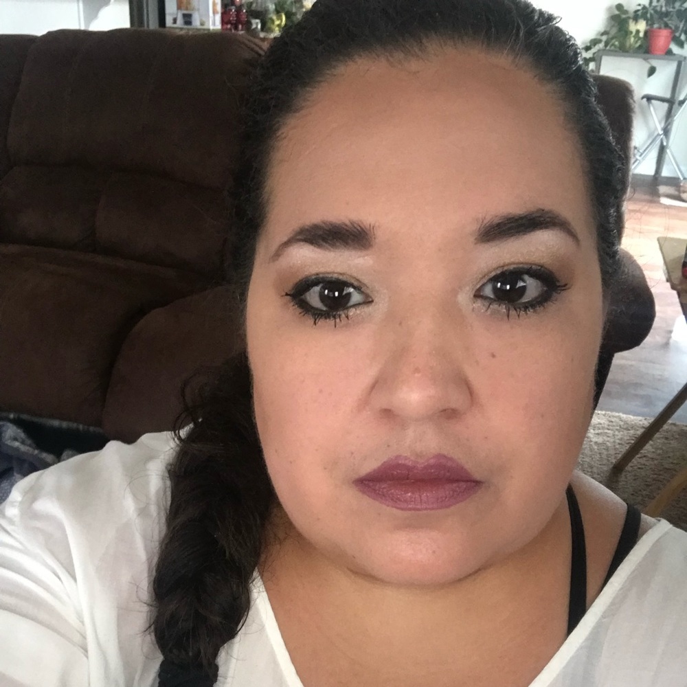 Meet your Posher, Amelinda